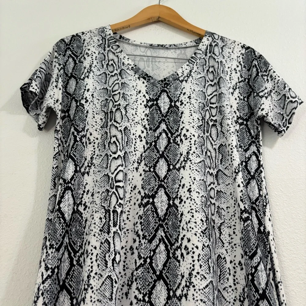 Arolina Short Sleeve Snake Skin Animal Print Short Sleeve Maxi Dress Size Mediu - Picture 2 of 6